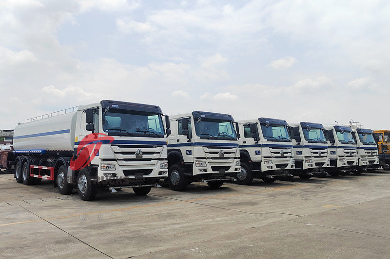 新品SINOTRUK 8x4 400hp 25cbm散水車