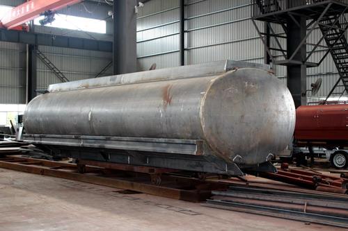 20CBM燃料タンクローリーの製造？（パート1 - ポンプの設置）