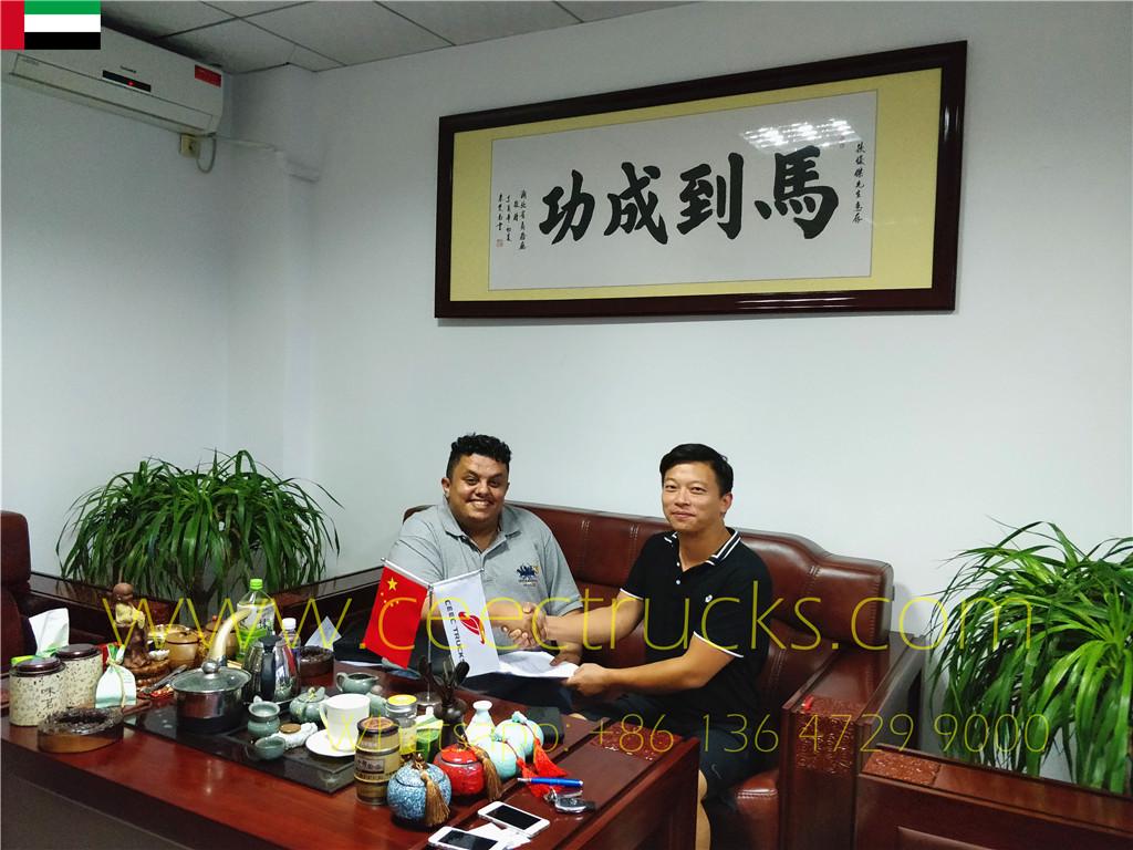 ドバイのお客様が消防車の検査のためCEECを訪問