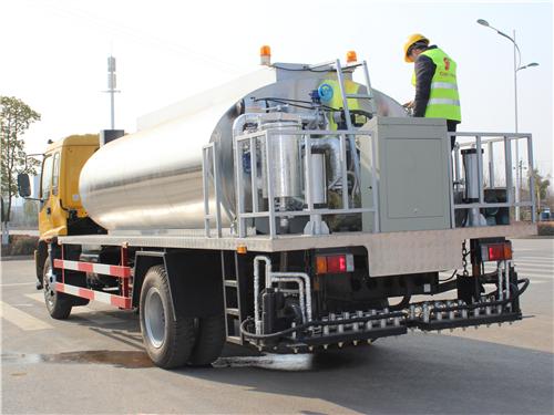 CEECガイダンスーイスズアスファルトディストリビュータートラックオーナーマニュアル