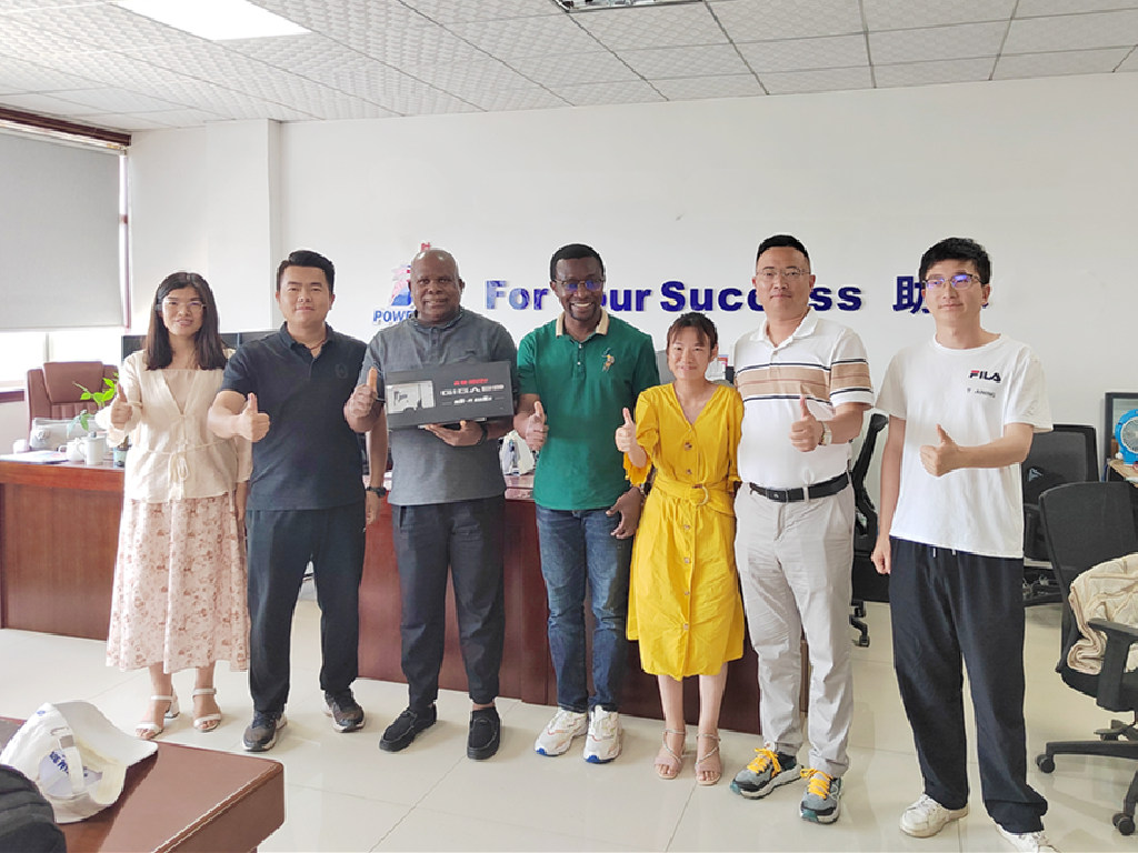 エチオピアのお客様がISUZU 20m高所作業車購入のため当社を訪問