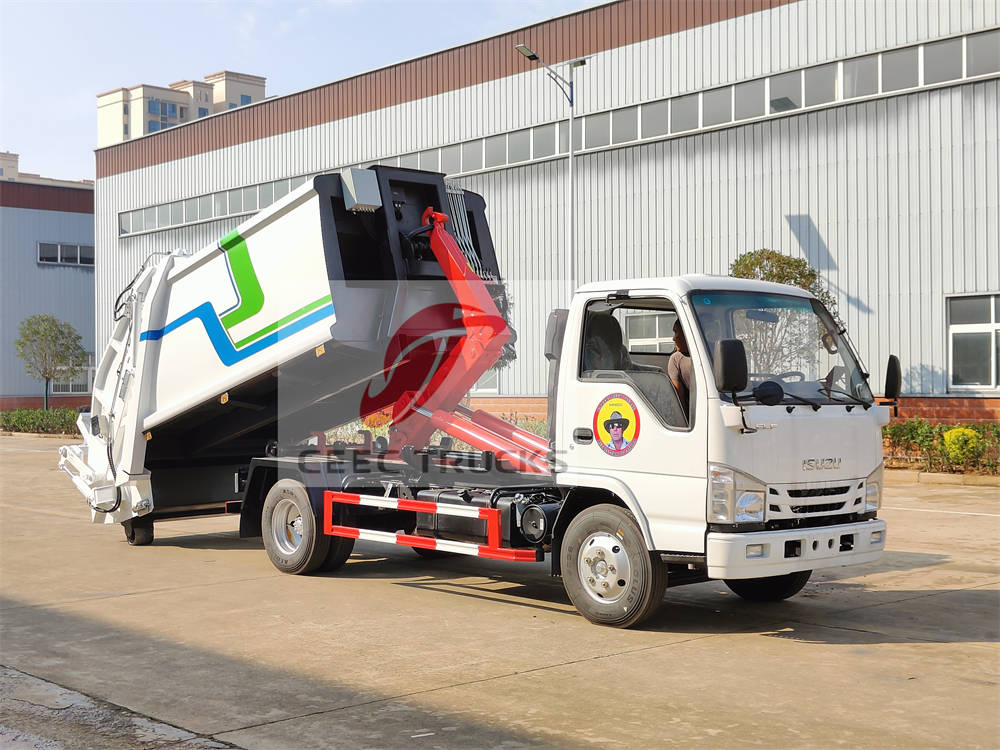 CEEC TRUCKSはいすゞ600P後部装填式フックリフト搭載車（いすゞ600Pこうぶそうてんしきフックリフトとうさいしゃ）を発売しました。